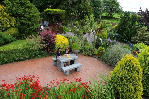 Seating-picture-in-garden